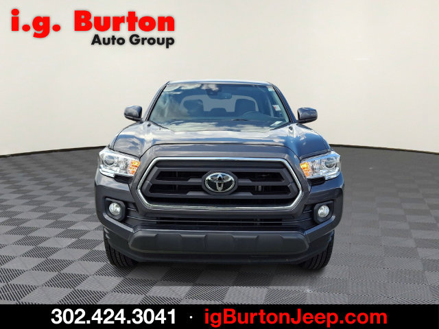 Used 2022 Toyota Tacoma SR5 AWD/4WD image 2