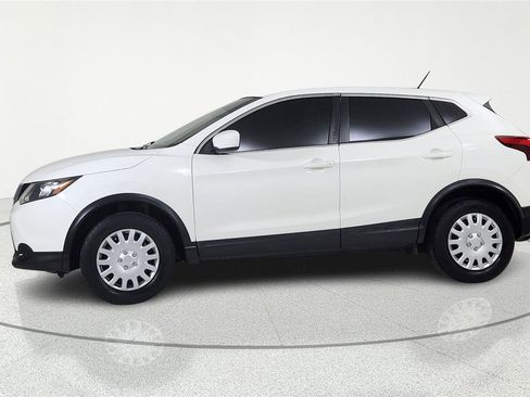 Used 2018 Nissan Rogue Sport S image 3