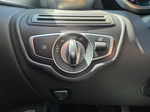 Used 2022 Mercedes-Benz GLC 300 4MATIC image 15