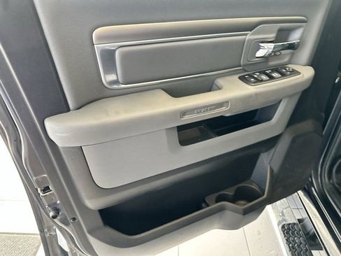 Used 2017 RAM 1500 Classic SLT w/ SLT Plus D←cor Group image 9