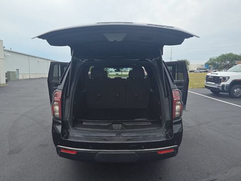 Used 2022 Chevrolet Suburban RST w/ Luxury Package AWD/4WD image 22