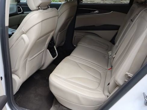 Used 2016 Lincoln MKX Reserve w/ Climate Package FWD image 6