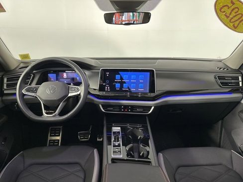 Used 2025 Volkswagen Atlas Peak Edition SE image 11