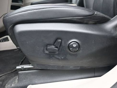 Used 2024 Chrysler Pacifica Limited FWD image 13