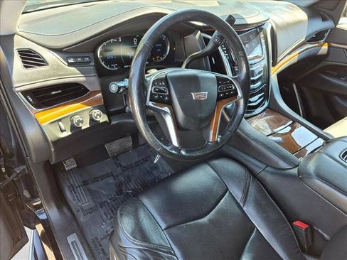 Used 2019 Cadillac Escalade Luxury AWD/4WD image 9