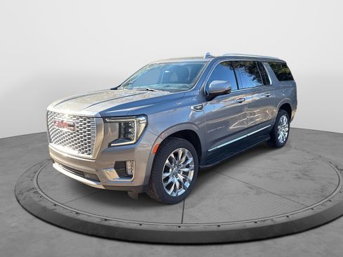 Used 2021 GMC Yukon XL Denali image 3