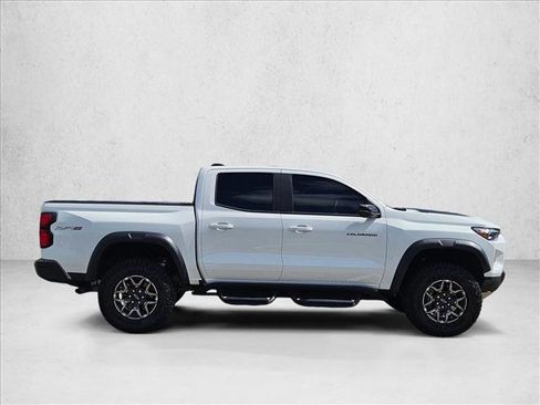 Used 2025 Chevrolet Colorado ZR2 w/ Technology Package AWD/4WD image 4
