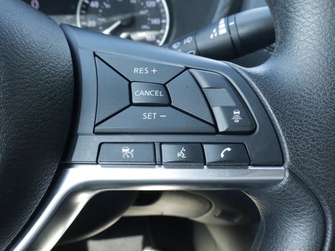 Used 2025 Nissan Sentra SV FWD image 24