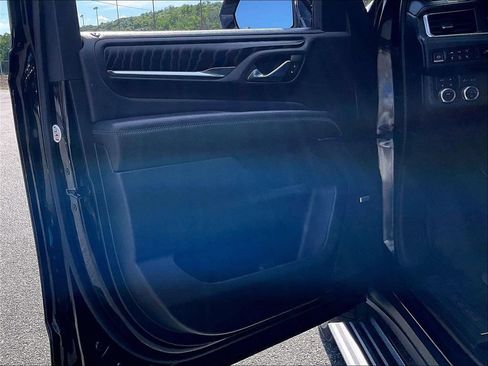 Used 2023 GMC Yukon XL Denali AWD/4WD image 9