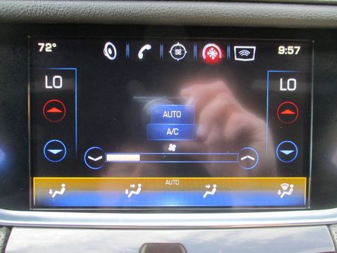 Used 2018 Cadillac XT5 FWD image 40