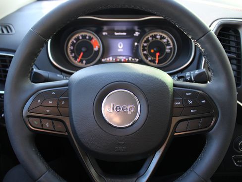 Used 2022 Jeep Cherokee Trailhawk image 23