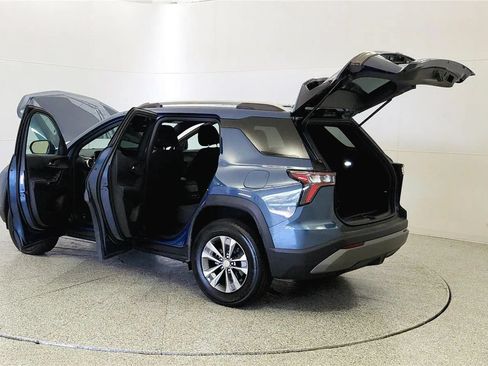 Used 2025 Chevrolet Equinox LT FWD image 11