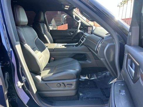 Used 2025 Nissan Armada SL image 14