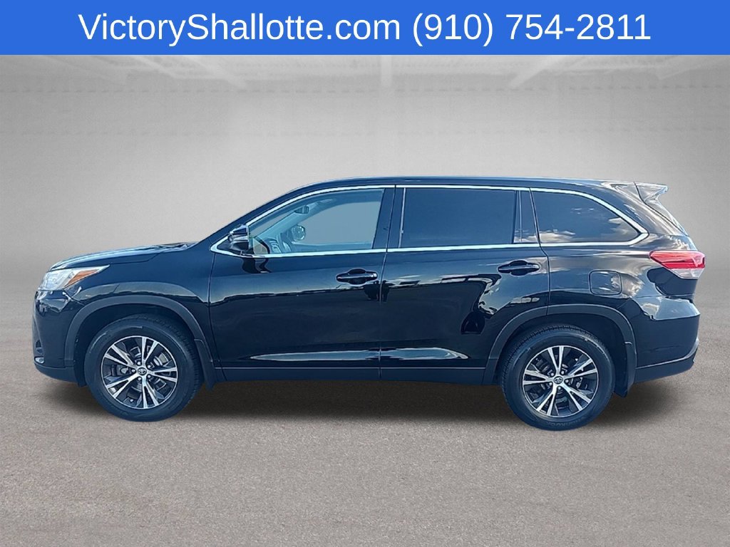 Used 2019 Toyota Highlander LE AWD/4WD image 15