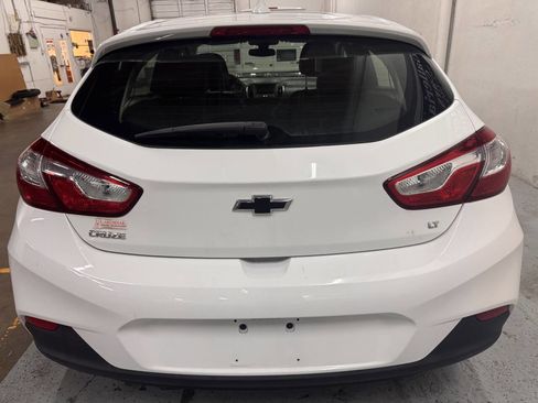 Used 2018 Chevrolet Cruze LT w/ Convenience Package image 5