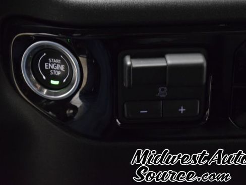 Used 2025 Chevrolet Silverado 2500 LT w/ Convenience Package image 21