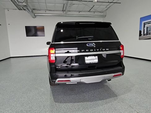 Used 2024 Ford Expedition XLT RWD image 7