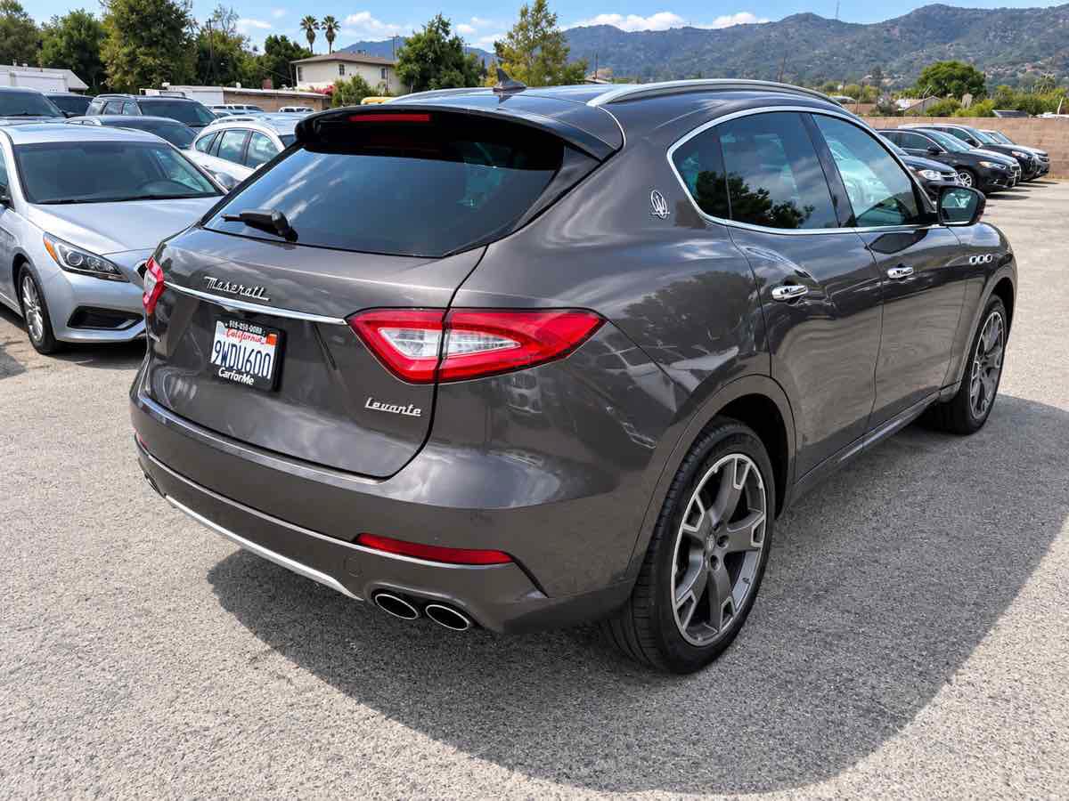 Used 2017 Maserati Levante w/ Luxury Package AWD/4WD image 6