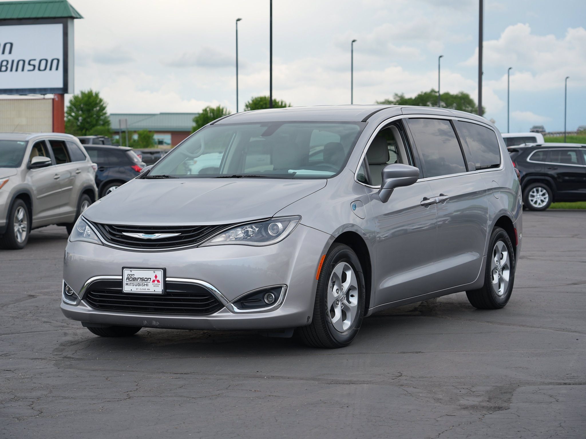 Used 2017 Chrysler Pacifica Touring Plus FWD image 8