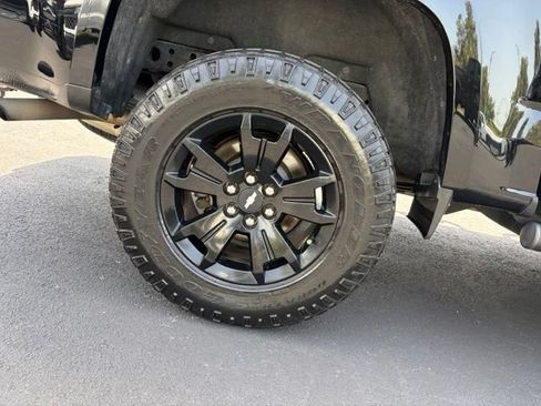 Used 2019 Chevrolet Colorado Z71 w/ Z71 Midnight Edition AWD/4WD image 7