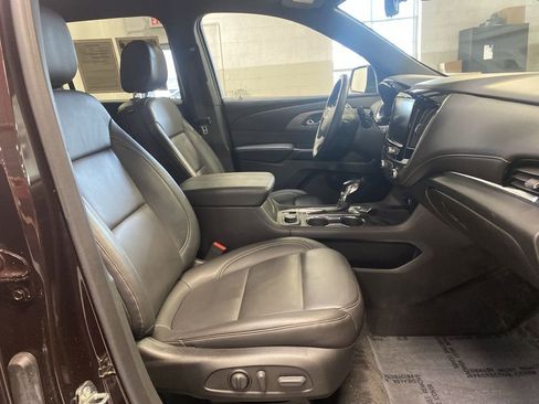 Certified 2023 Chevrolet Traverse LT w/ Rear Camera Mirror Package FWD image 29