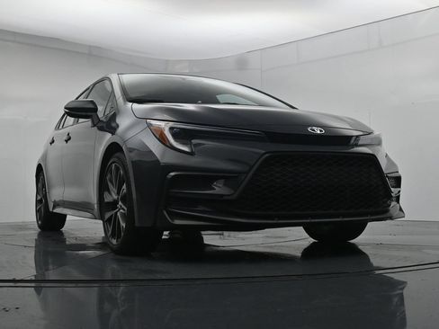 Used 2025 Toyota Corolla SE FWD image 18