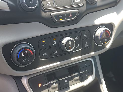 Used 2023 GMC Terrain SLT w/ Infotainment Package II FWD image 29