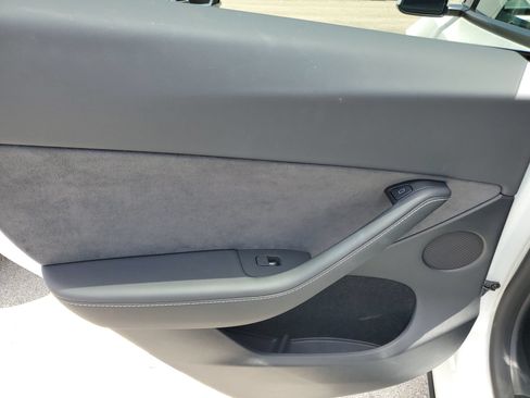 Used 2023 Tesla Model Y 2WD image 9