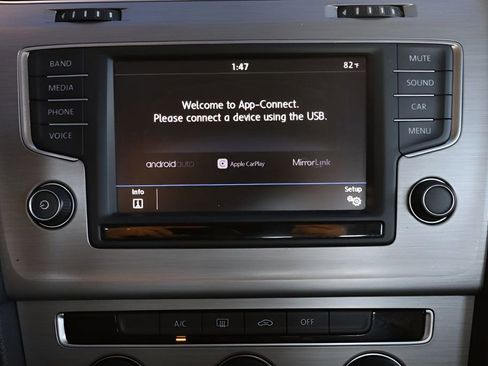 Used 2017 Volkswagen Golf S image 22