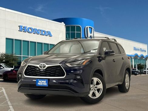Used 2023 Toyota Highlander LE image 1
