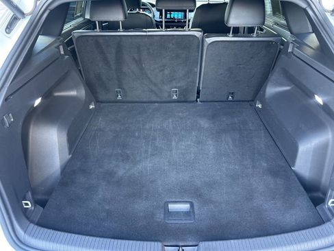 Used 2024 Volkswagen Atlas Cross Sport SE image 30