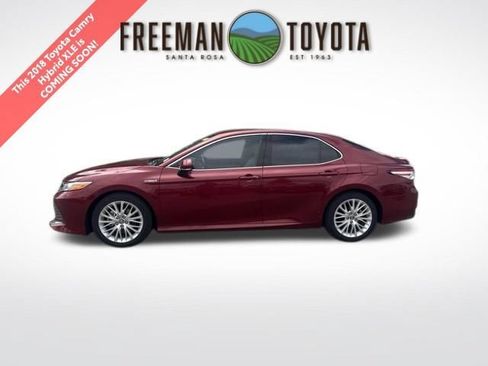 Used 2018 Toyota Camry XLE FWD image 1