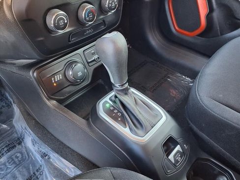 Used 2020 Jeep Renegade Sport image 18