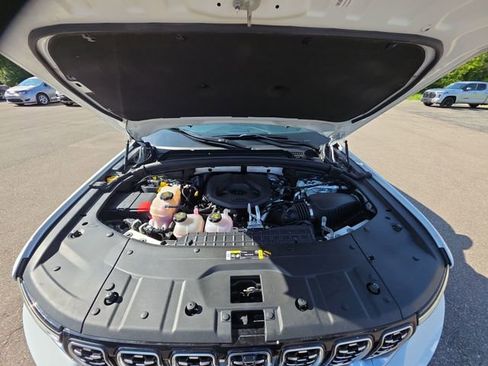 Used 2022 Jeep Grand Cherokee Summit AWD/4WD image 29