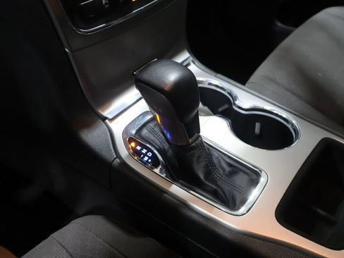 Used 2019 Jeep Grand Cherokee Laredo AWD/4WD image 30