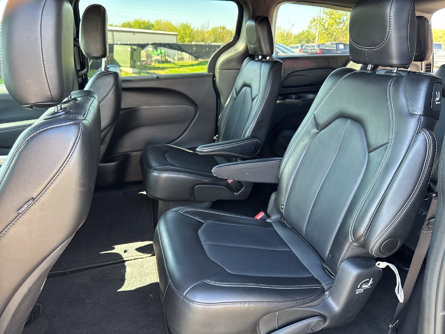 Used 2025 Chrysler Pacifica Select FWD image 22