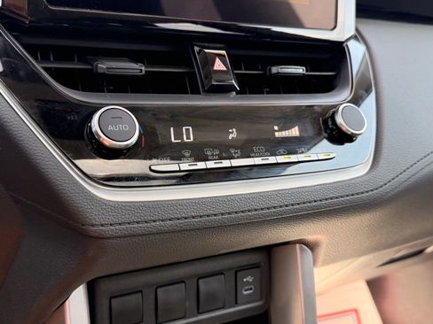 Used 2024 Toyota Corolla Cross LE w/ Moonroof Package image 19