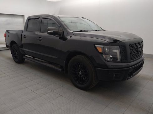 Used 2018 Nissan Titan SV w/ SV Convenience Package image 11