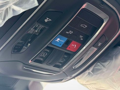 New 2026 Jeep Grand Cherokee Laredo image 12