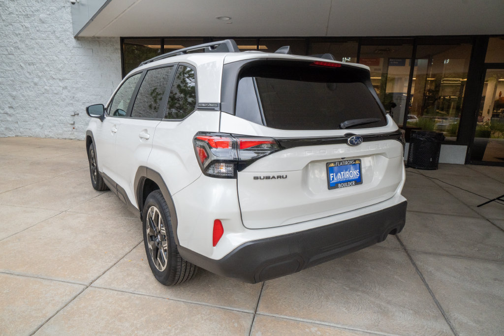 Certified 2025 Subaru Forester Premium AWD/4WD image 5