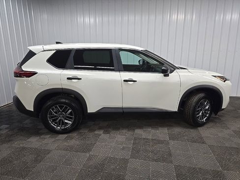 Used 2022 Nissan Rogue S image 2