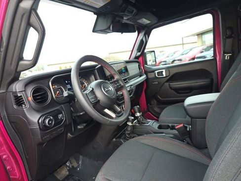 Used 2024 Jeep Wrangler Unlimited Rubicon image 15