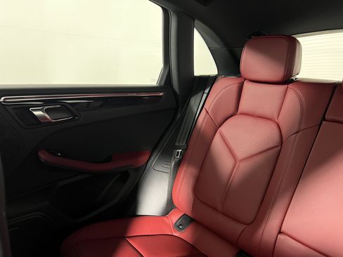 Certified 2026 Porsche Macan AWD/4WD image 15