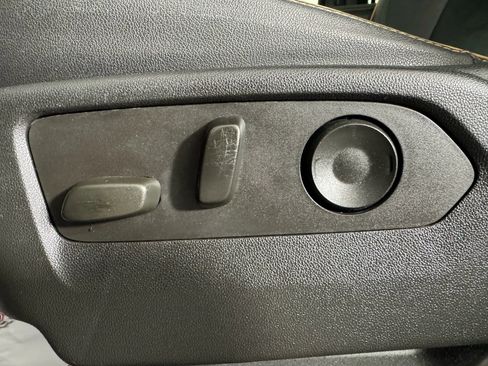 Used 2022 GMC Yukon AT4 image 36