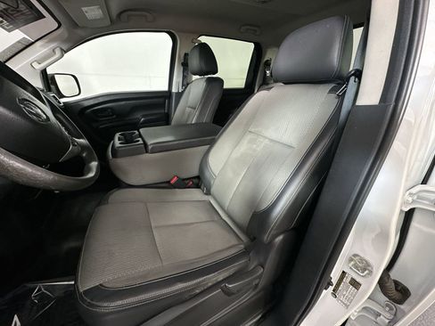Used 2019 Nissan Titan S AWD/4WD image 11