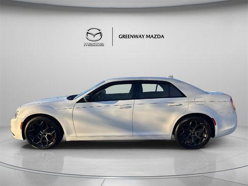 Used 2019 Chrysler 300 Touring w/ Sport Appearance Package image 4