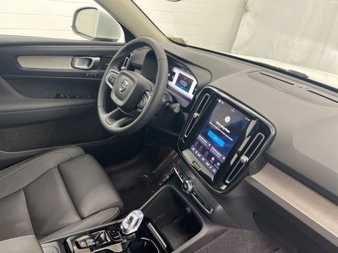 Used 2024 Volvo XC40 B5 Ultimate w/ Protection Package Premier AWD/4WD image 25