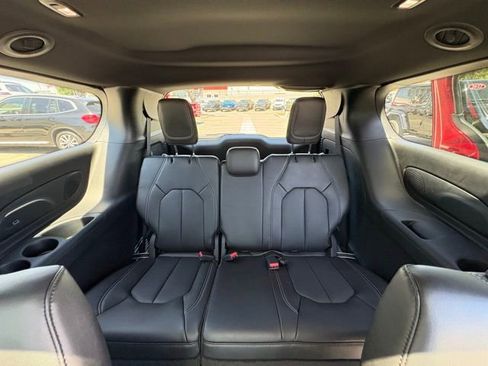 New 2026 Chrysler Pacifica Select AWD/4WD image 24
