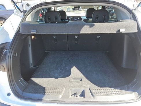 Used 2025 Chevrolet Trax LT w/ LT Convenience Package image 24