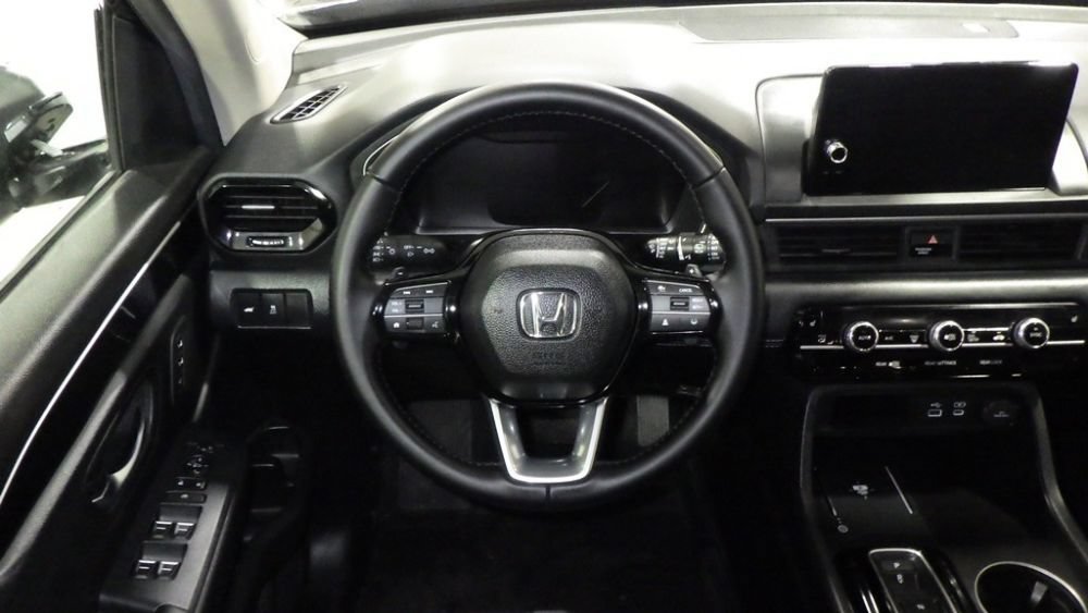Used 2025 Honda Pilot EX-L image 9